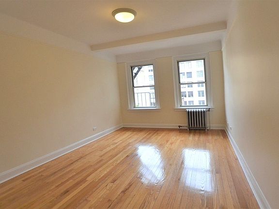 4th image of 25 E 10th St #10FF