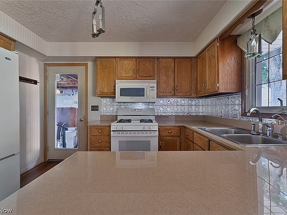 3rd image of 154 Circleview Dr
