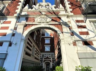 1811 NW Couch St APT 205, Portland, OR 97209