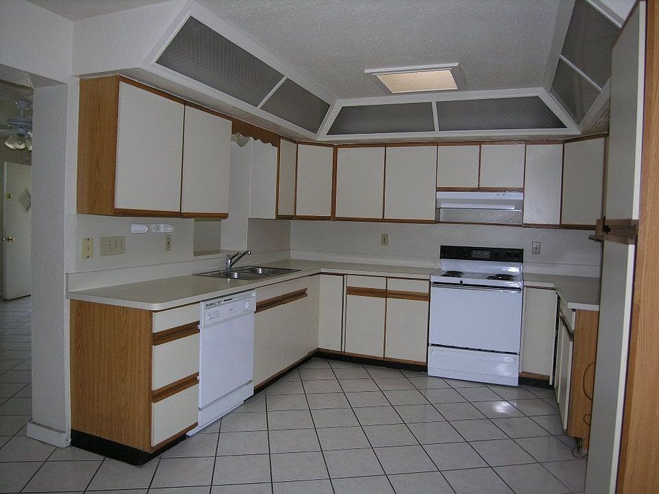 2nd image of 720 W Edgewood Ave