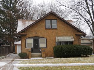 33 N Edison Ave, Elgin, IL 60123