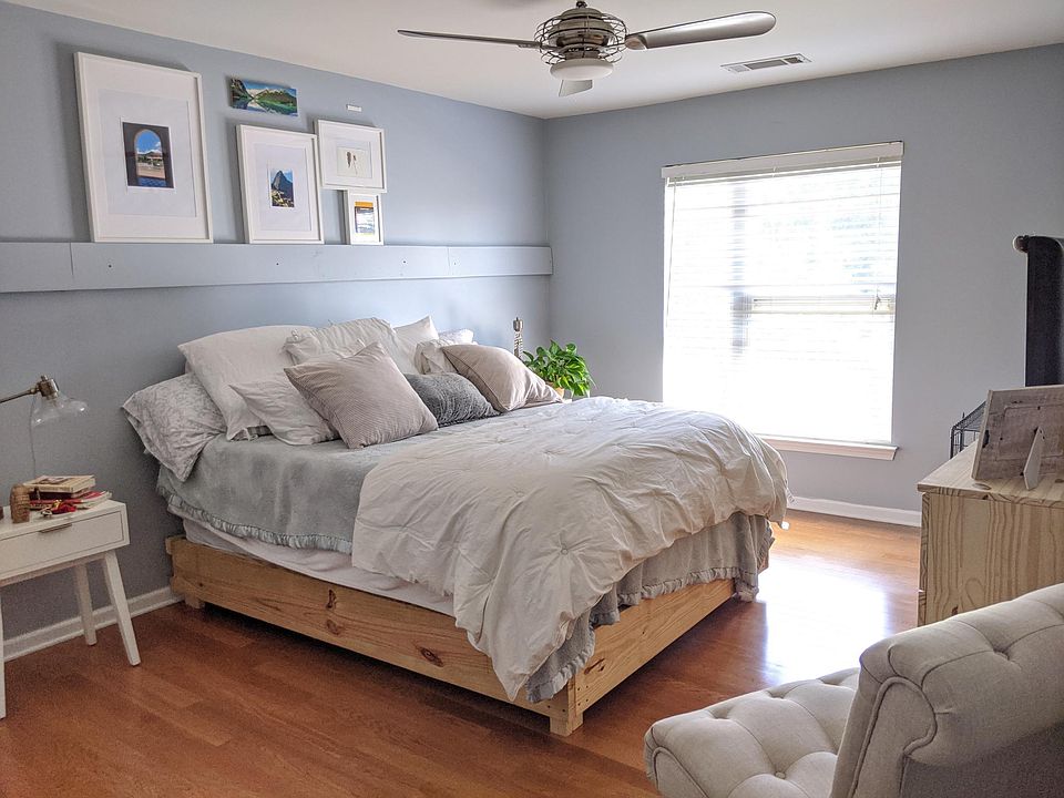 Master Bedroom with two closets and an en suite!