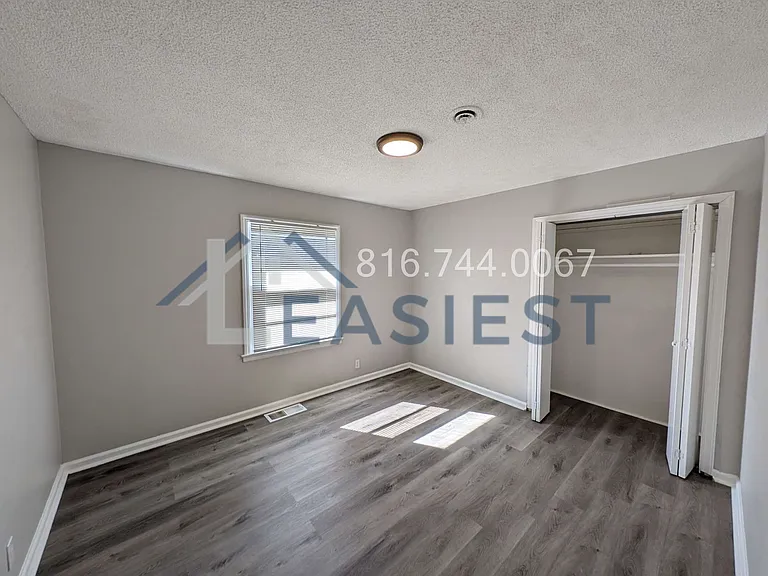 2405 E 58th St — Photo 14