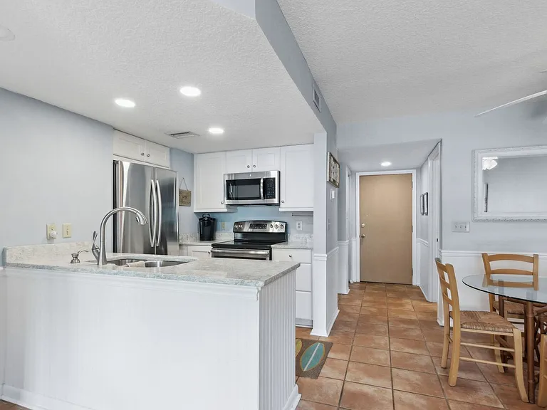 3056 S Fletcher Ave #203 — Photo 3