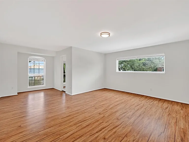 500 N Post Oak Ln — Photo 30