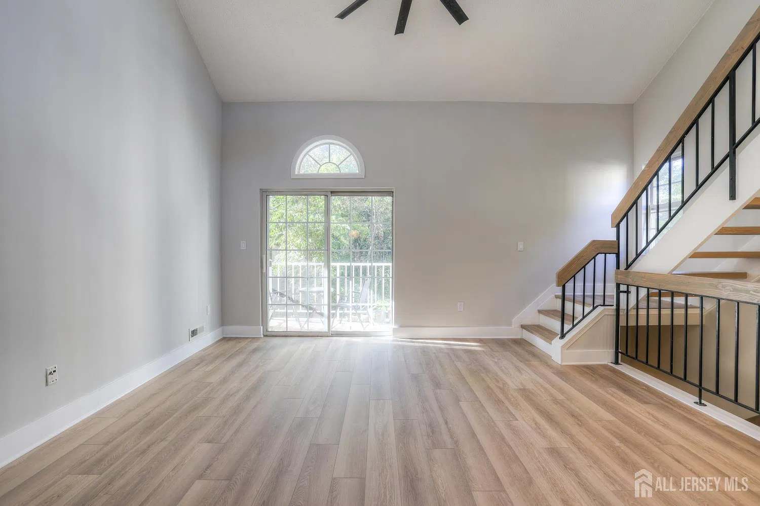 2 bed, 1.0 bath, 1126 sqft, $2,650 — Photo 4