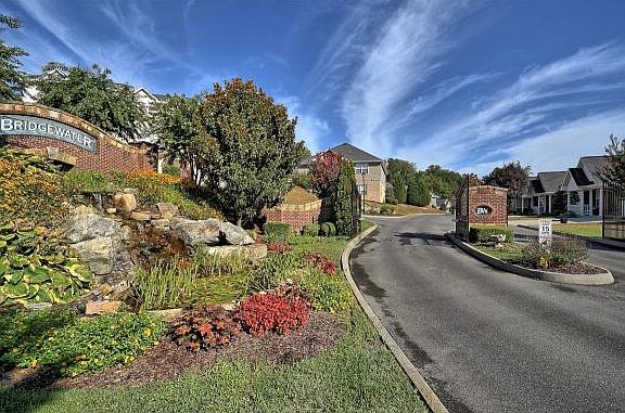 3rd image of 101 Bridgewater Ct