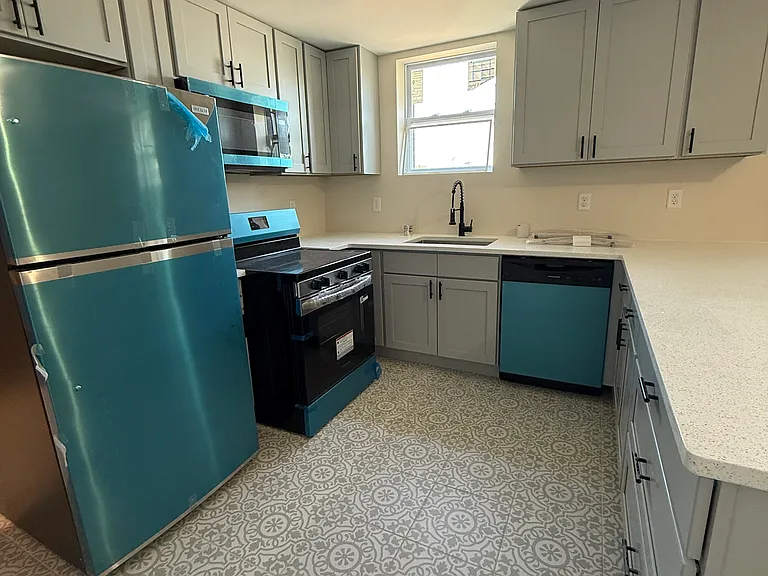 3003 Genesee St #2 — Photo 1