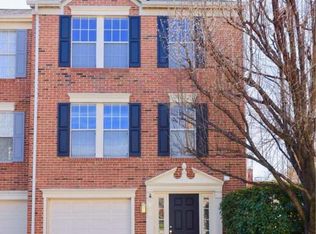 910 Rolfe Pl, Alexandria, VA 22314