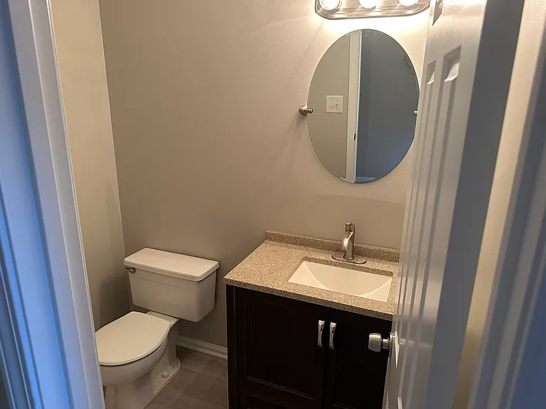 900 N Main St #10 — Photo 8