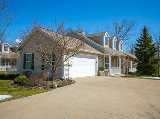 96 Chesterton Ln, Aurora, OH 44202