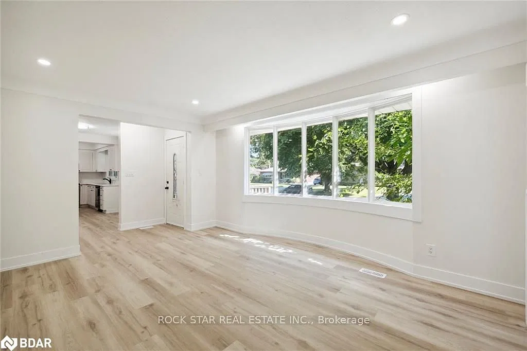 3 bed, $2,100 — Photo 3