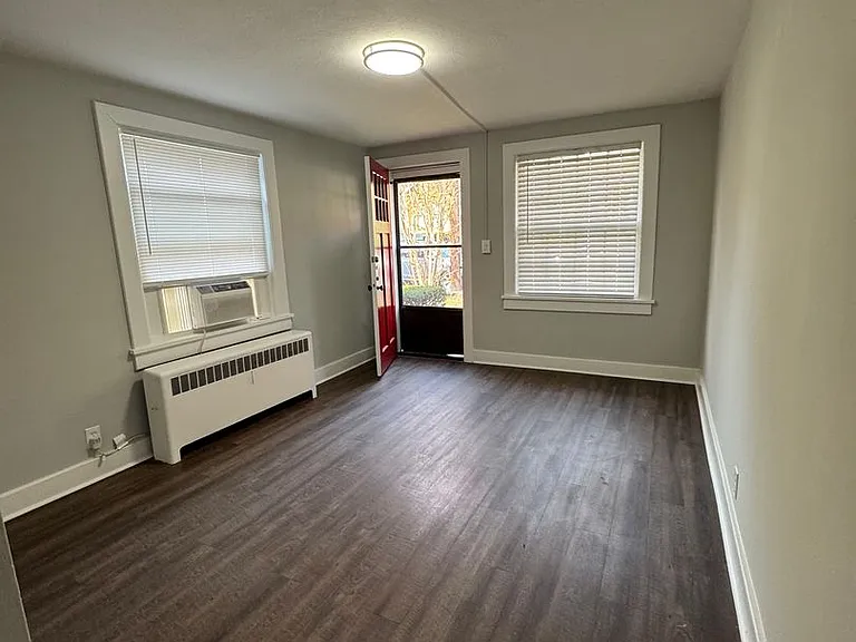 542 Fatherland Street — Photo 11