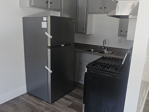 3rd image of 14132 Vanowen St #3