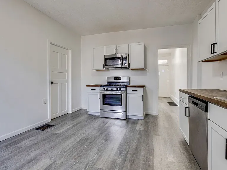 949 Freeland St — Photo 10