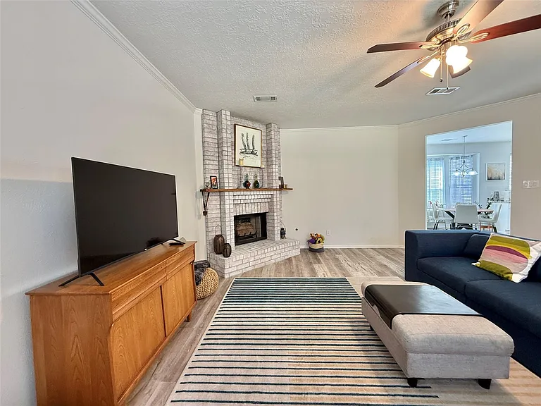 2 Twin Feather Pl — Photo 16