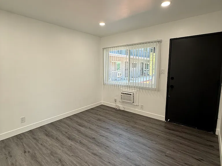 2435 E Fairmount St #5 — Photo 7