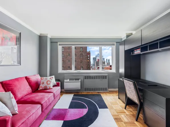 345 West 58th Street 12R image 2 of 20
