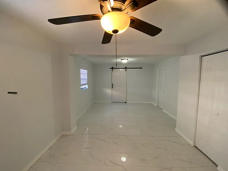207 Normandy St — Photo 3