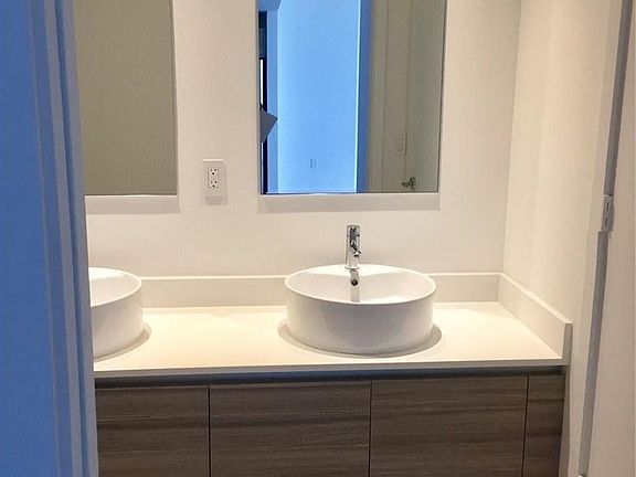 4th image of 3252 NE 1st Ave Ste 210