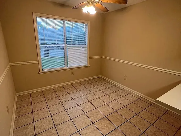 136 Halal Ct — Photo 2