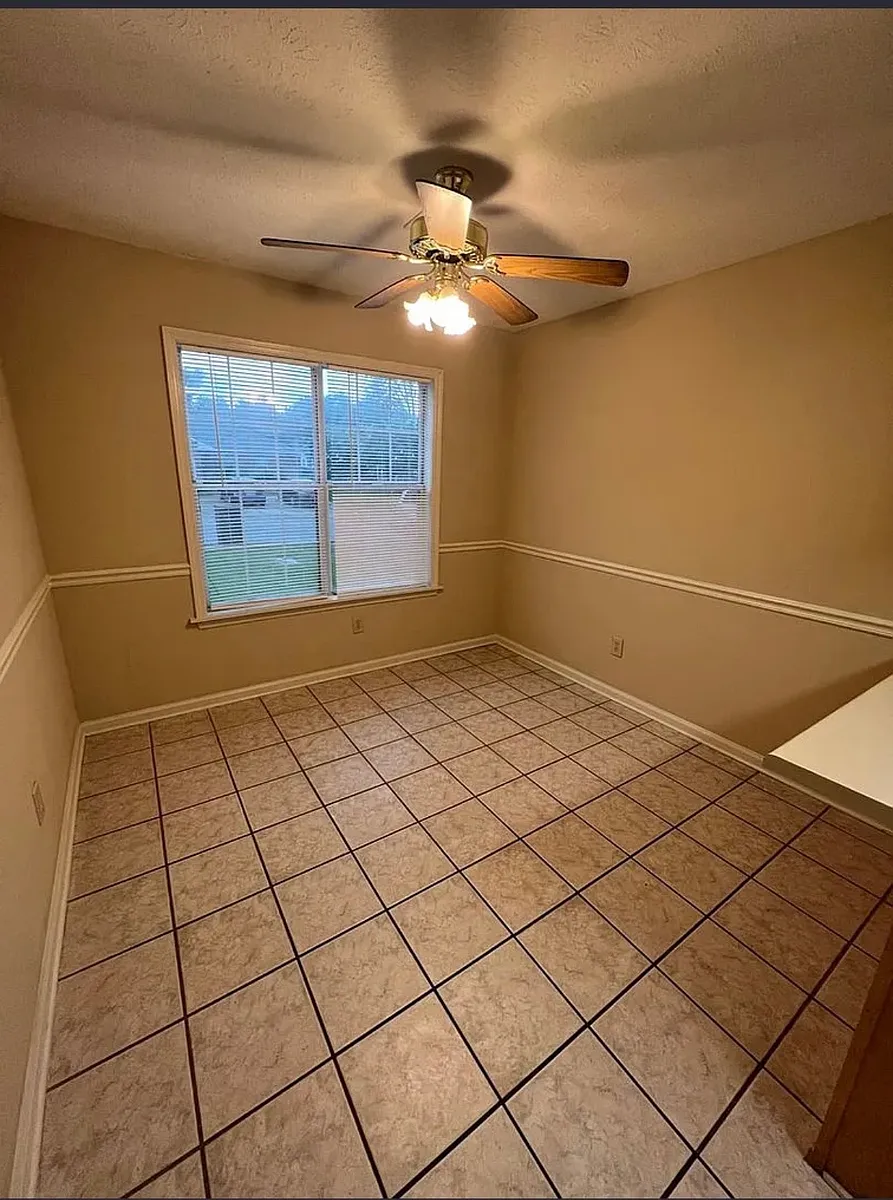 Building Photo - 136 Halal Ct
