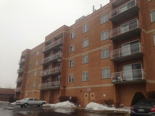 2nd image of 4534 N Cumberland Ave Unit 202