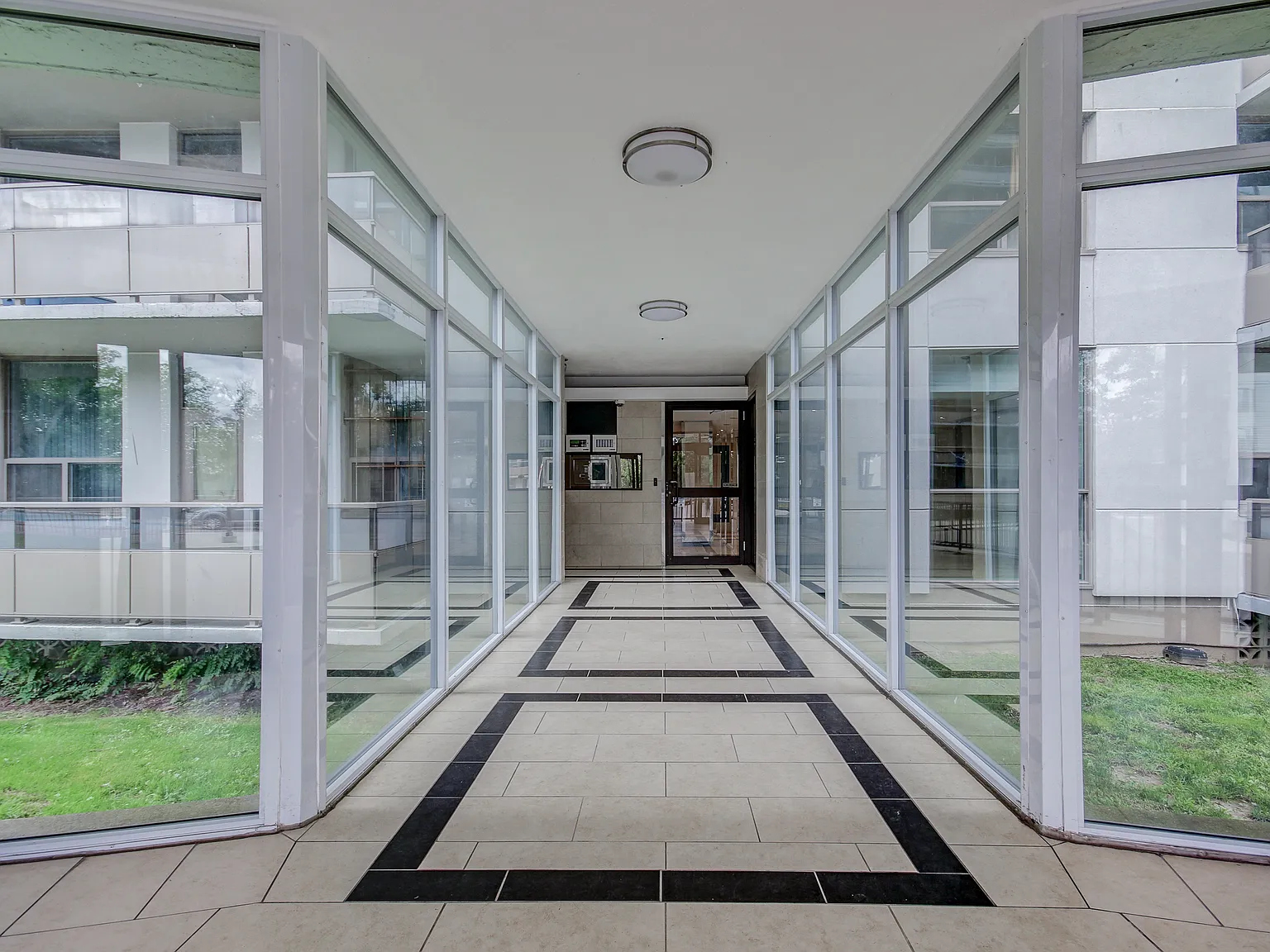 Camelot Towers: 1001 Main Street — Photo 1
