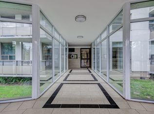Camelot Towers - 1001 Main West, Hamilton, Hamilton, ON L8S 1A9