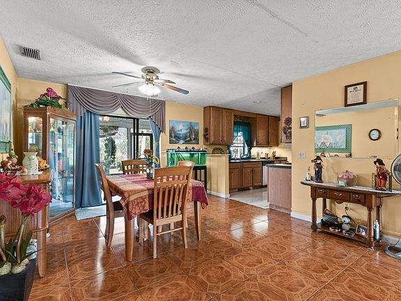 5th image of 391 SE Walters Terrace