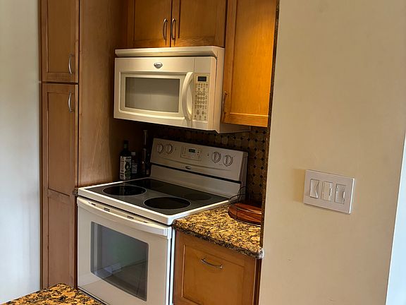 5th image of 1831 NE 38th St APT 301