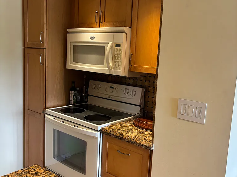 1831 NE 38th St #301 — Photo 5