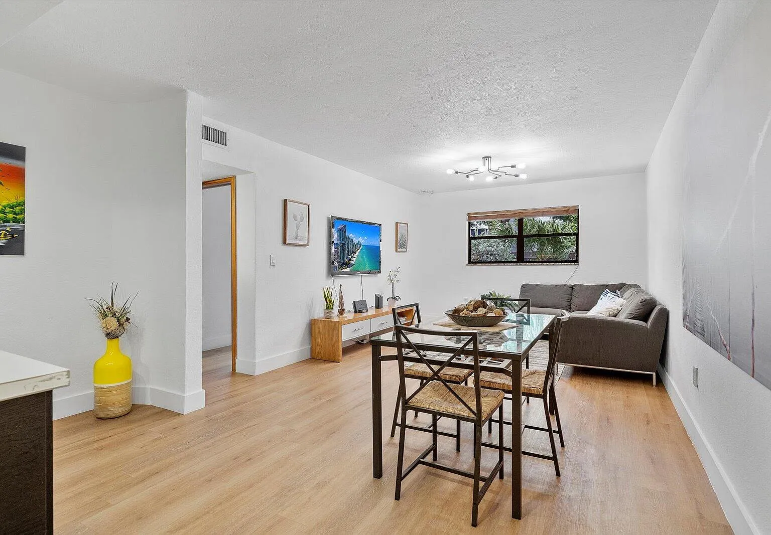 2 bed, 1.0 bath, 819 sqft, $2,800 — Photo 1