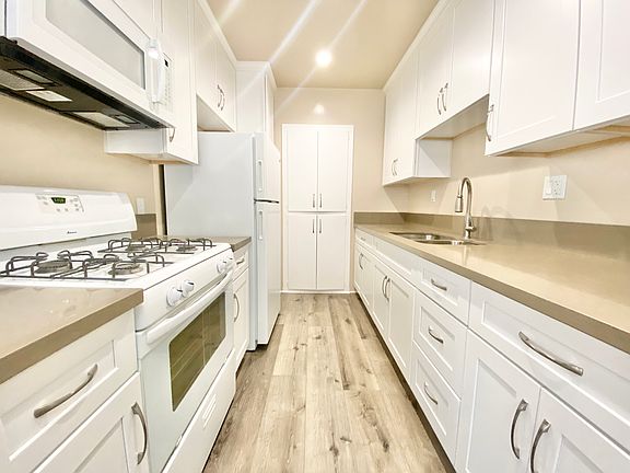 3rd image of 1220 N Harper Ave APT 8