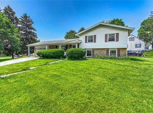 11 Paddy Hill Dr, Rochester, NY 14616