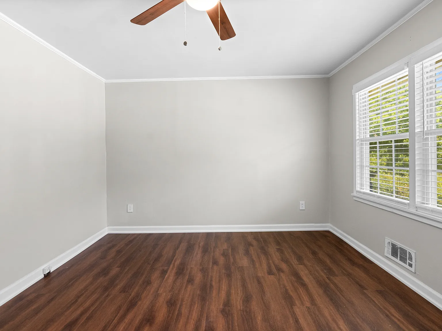 1380 Plaza Avenue SW — Photo 4