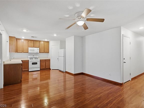 4th image of 4960 Blue Marlin Ave