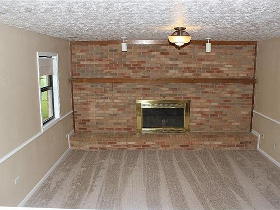 4th image of 4139 Bennett Dr