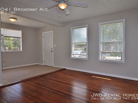 2nd image of 3041 Broadway Ave