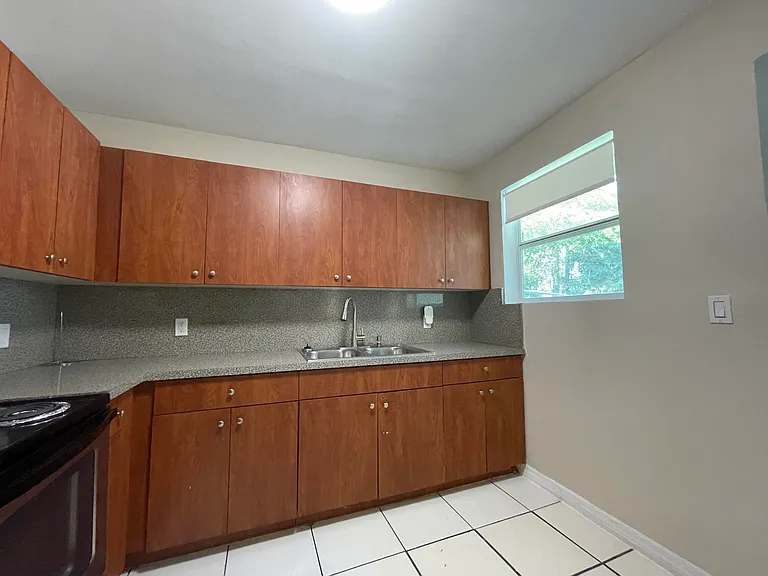 216 NW 12th St #1 — Photo 6