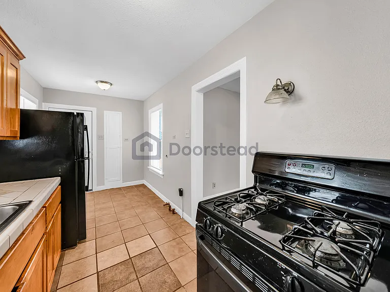 2121 Alabama St — Photo 8