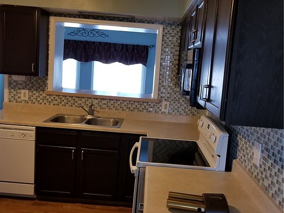 5th image of 104 Queen Dr