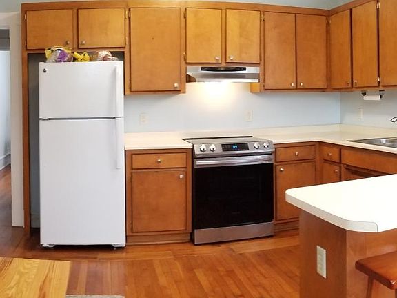 3rd image of 218 E Park Ave APT 4