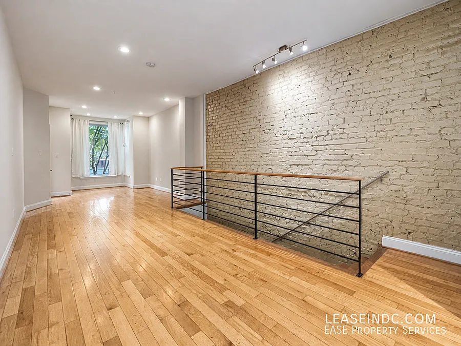 3 bed, 2.5 bath, 1337 sqft, $3,400 — Photo 4