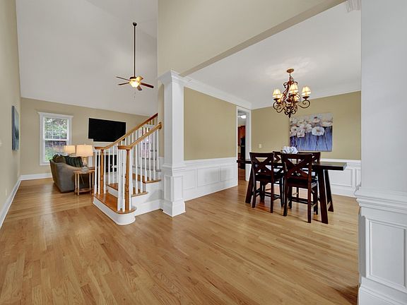 5th image of 1594 Essex Hall Dr
