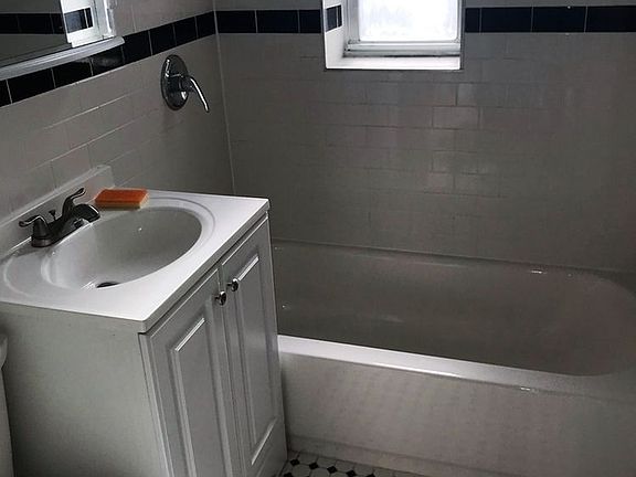 3rd image of 3547 34th St APT 3B