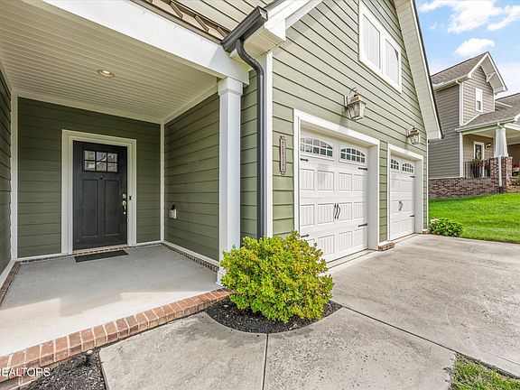 3rd image of 2812 Tallgrass Ln
