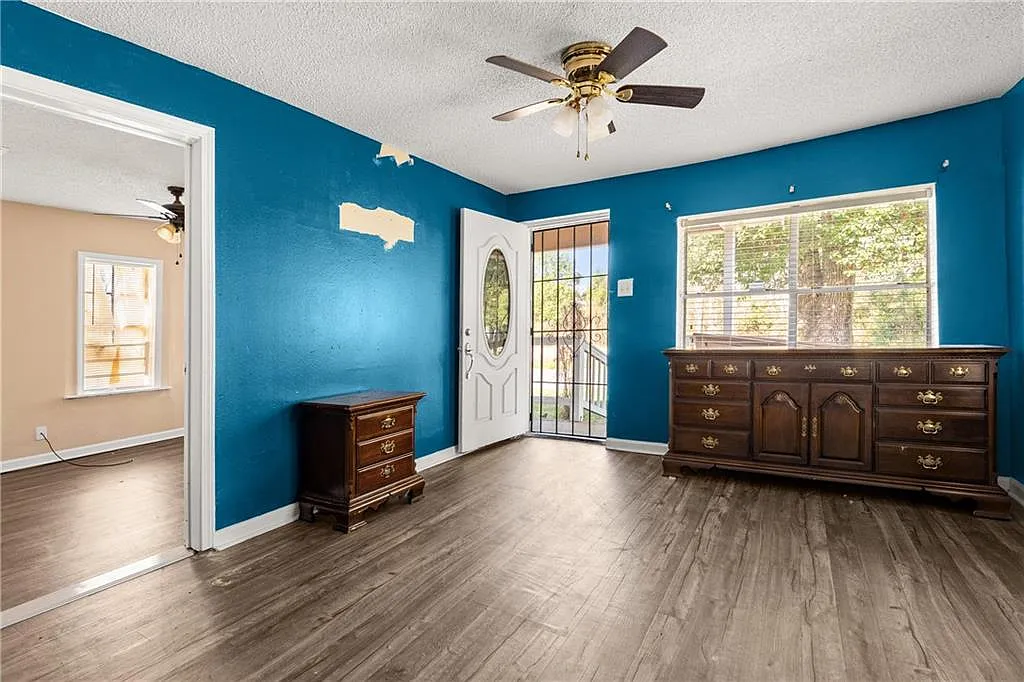 2 bed, 1.0 bath, 1032 sqft, $1,000 — Photo 2