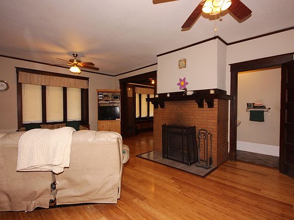 2nd image of 1302 W Parkside Dr