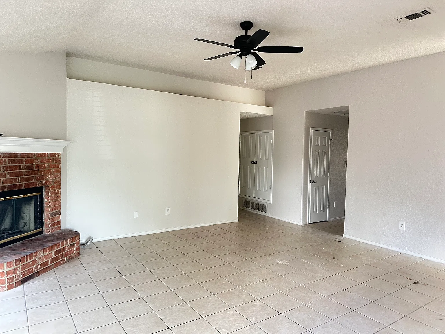 4 bed, 1772 sqft, $2,500 — Photo 4